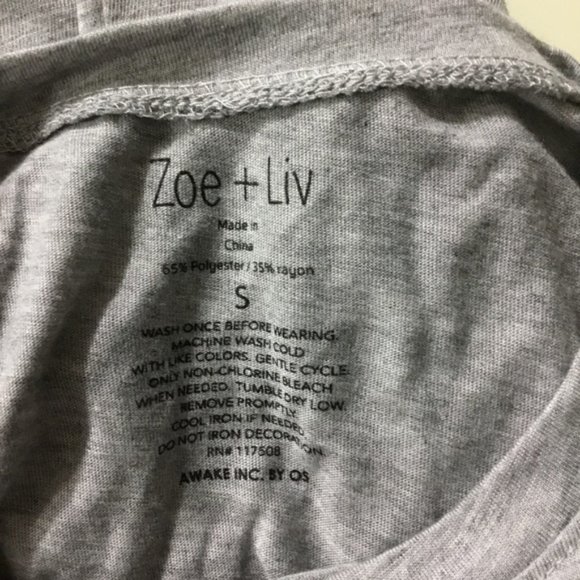 Zoe & Liv Gray Short Sleeve Top - Picture 5 of 5